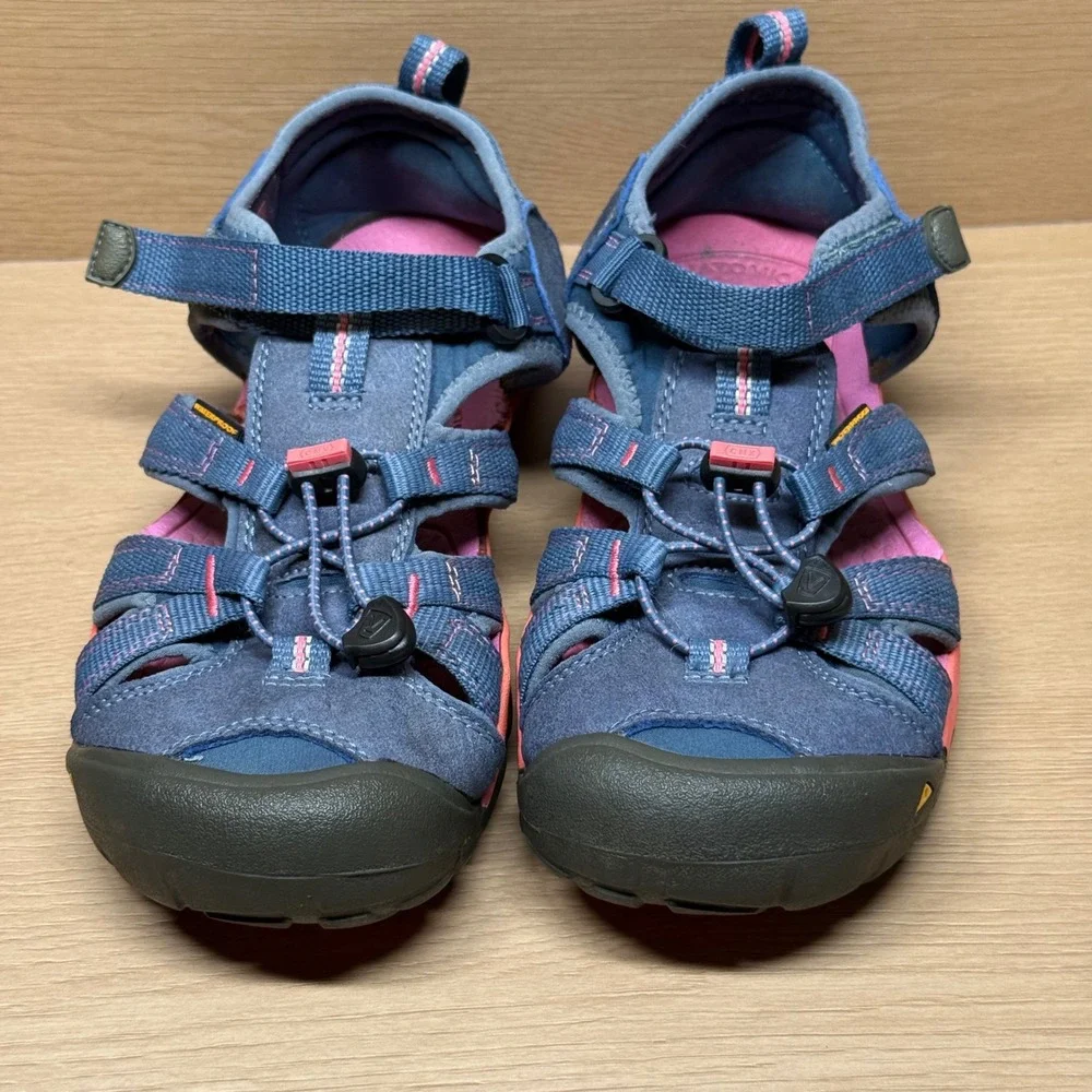 KEEN Youth Hiking Sandals‎ Size 5 Blue Pink Waterproof Outdoor Sport
